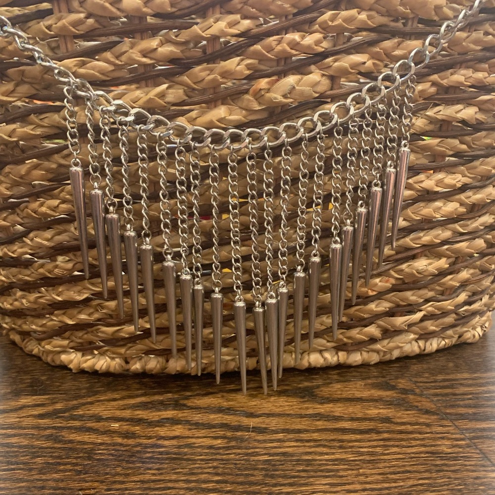 Chain necklace with dangling fringe rivets -EUC